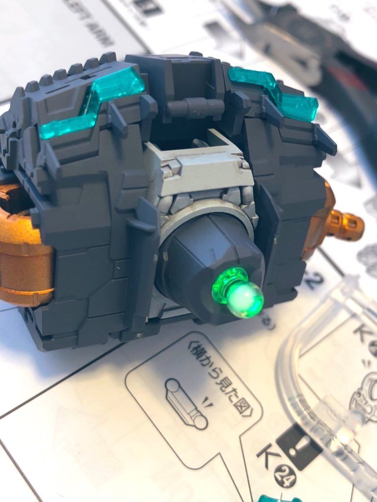 発光パーツ入れてみたけど、実際には光っているのかほぼ分からない