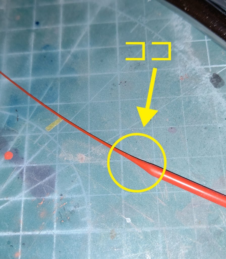 ↑ここを切り取って↓トゲの先端に接着