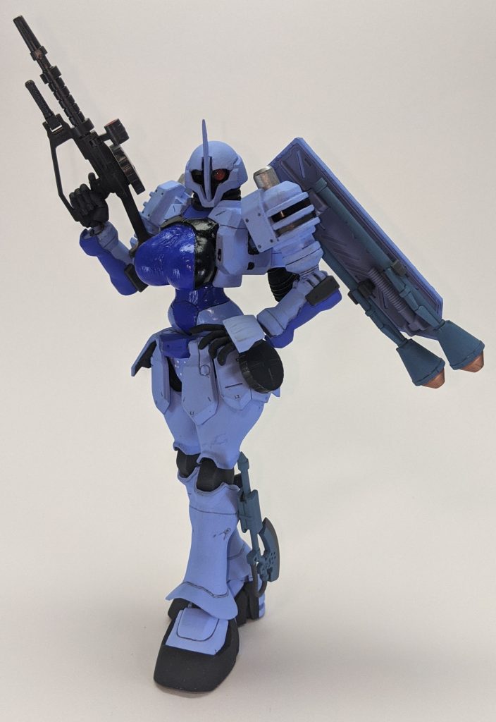 素立ちでもよかったんですが、せっかくなのでちょっと女性っぽい立ち方で(*´ч`*)(ヅダに元々付属する武装のザクマシンガンはあえて無改造、無塗装にしてます。ヒートホークはサンボル版ザクIに付属するもの(※ザクバズーカを使うために新品を購入)をそのまま使用してます。また、シュツルムファウストはキット付属のものではちょっと物足りなかったので、自宅にあった某K社製の武器セットから流用。