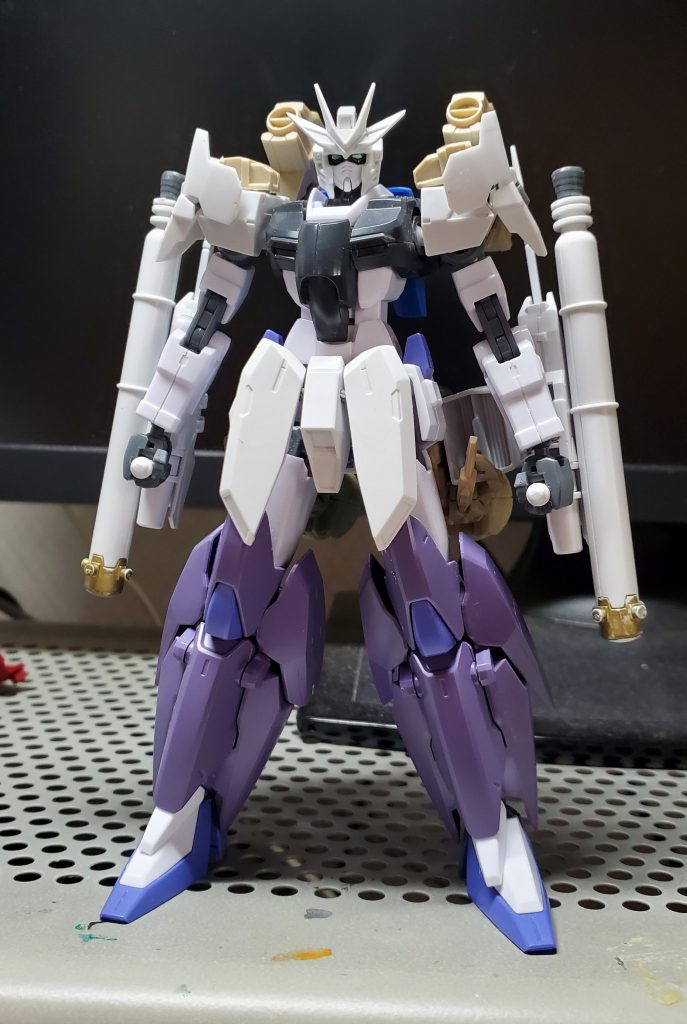 これで今の形とほぼ同じになりました。あとは塗装してデカールを貼って終了です。初めての全塗装で作ったガンプラだったのでスミ入れ中にパーツが割れたり、マスキングが上手くいかなかったりなど色々手こずりましたが何とか形に出来て良かったです。春休み中に作り終えるようにしようと思い、何とかギリギリ間に合いました。いつかこのガンプラでガンプラバトルができる時代が来ればいいなぁ...