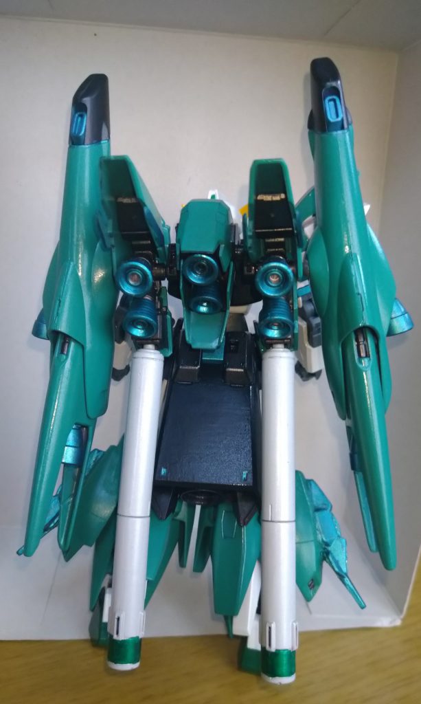 バックパックはシナンジュスタインにキマリスブースターを取り付けています