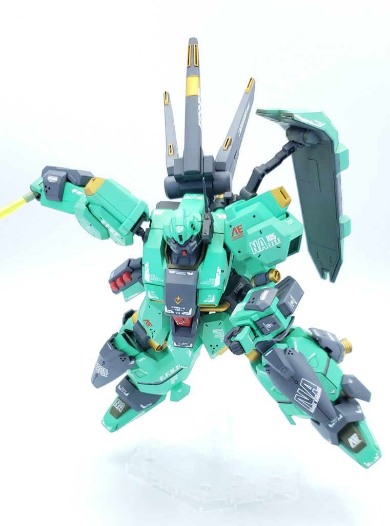 ビームサーベルで特攻するシーンも再現✨