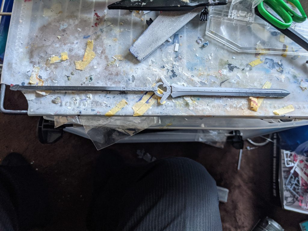 槍はコトブキヤのビーストマスターソードを刃に、柄はジャンクパーツから適当に貼り付けて