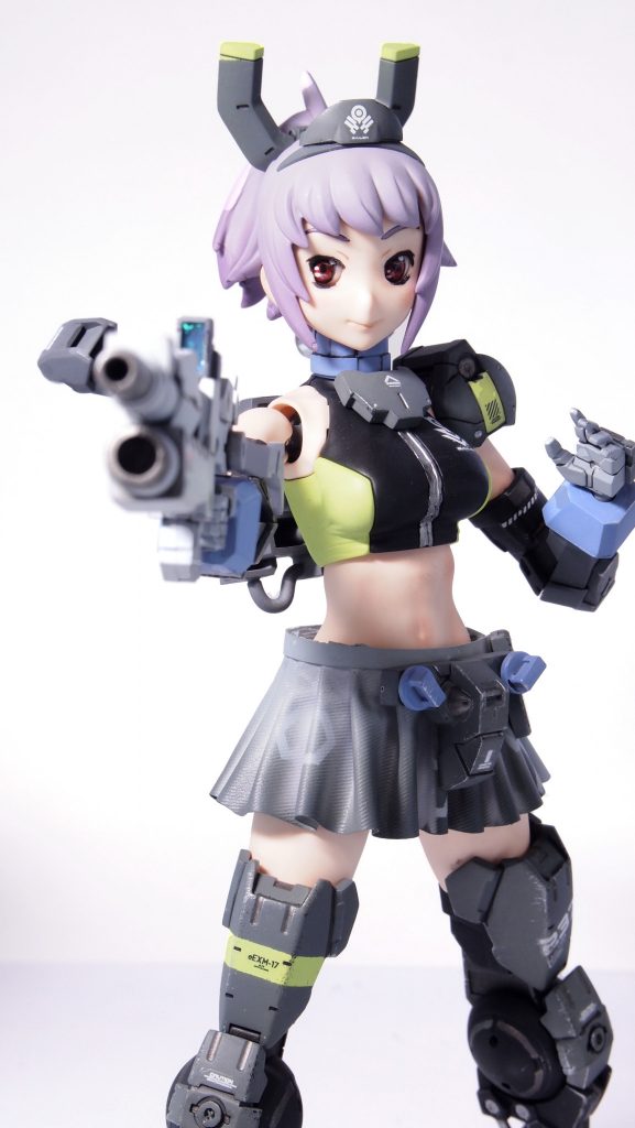 ポーズ。色は設定を無視してロービジ風に。差し色は蛍光イエローに若干黄橙色を混ぜたものを。