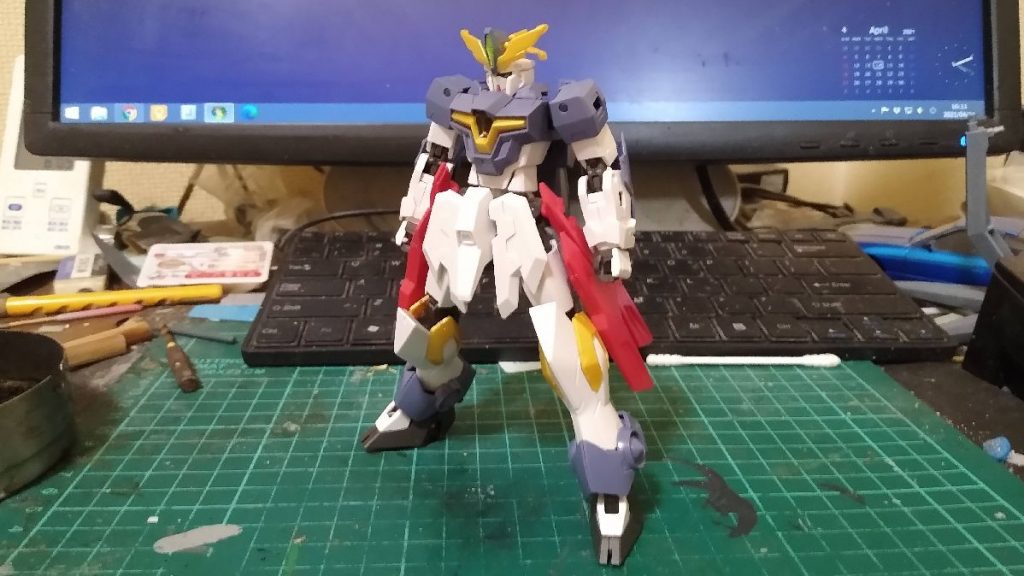 イージスナイトの肩が無い状態を見て、これはなかなかプロポーションが良いなと思い、このシルエットを活かそうというところからスタートしました。