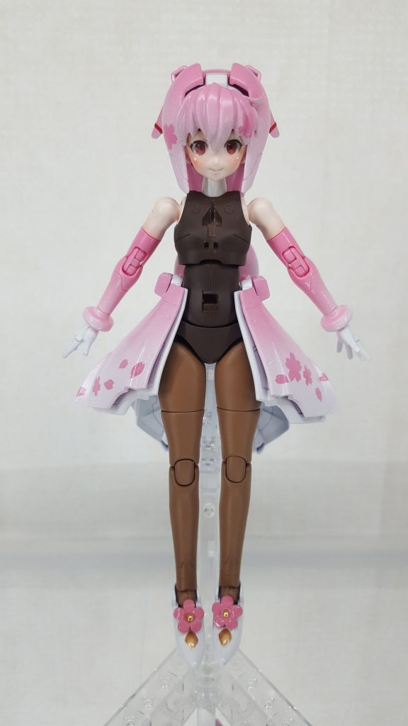 前スカートを外して・・・体はマホガニー、足はウッドブラウンで塗装しています。足はストッキング履いてる感じです(*´д`*)