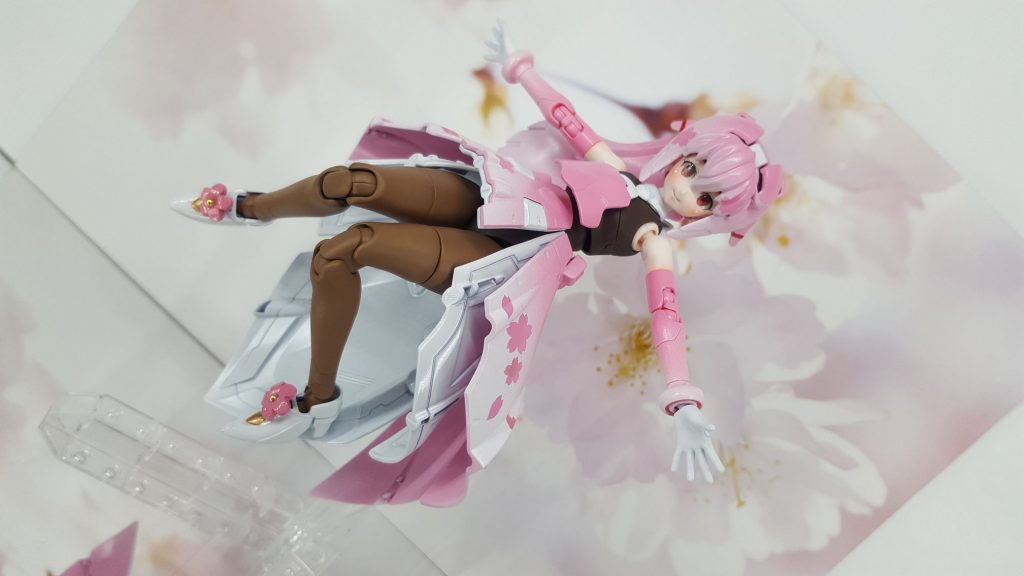 舞い散る花のように。後ろの桜の背景はCan★Doで売ってるフォトジェニックシートです。今回作成するにあたって一番苦労したのは・・・天候です。缶スプレーを使用しているので、塗装するときは外で行うようにしています。主に週末に作業しているのですが、ここ最近は週末になると雨、強風、黄砂、花粉のコンボを決められ作業できない日が続きました。2月下旬くらいから作り始めて、3月上旬ないし中旬には完成するはずが(桜が咲く前に投稿するつもりが)、4月になってようやく完成。※てるてる坊主作って、週末晴れるように祈ってました。色々と初めてなことをやってみましたが、失敗も多かったです。次作るものに生かしたい(`・ω・´)見ていただきありがとうございました。作業BGMはEndorfin. Raindrop Caffé Latteより「春風ファンタジア」と、 Horizon Noteより「桜色プリズム」です。by AerialP