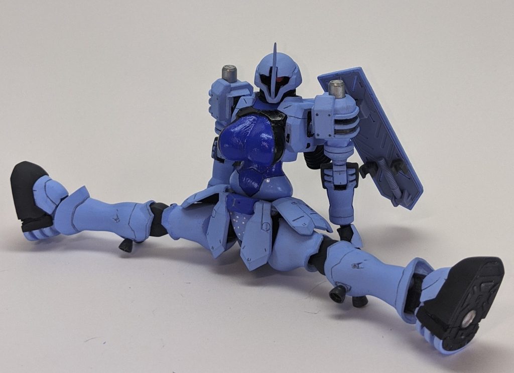 ご覧のような「股割りポーズ」を取らせることも可能です(ﾆｯｺﾘ)キットそのままでは不可能なポーズなので、ここに関しては最近のガンプラ制作の中でも群を抜いて手をかけました( ˊ꒳ˋ ) 