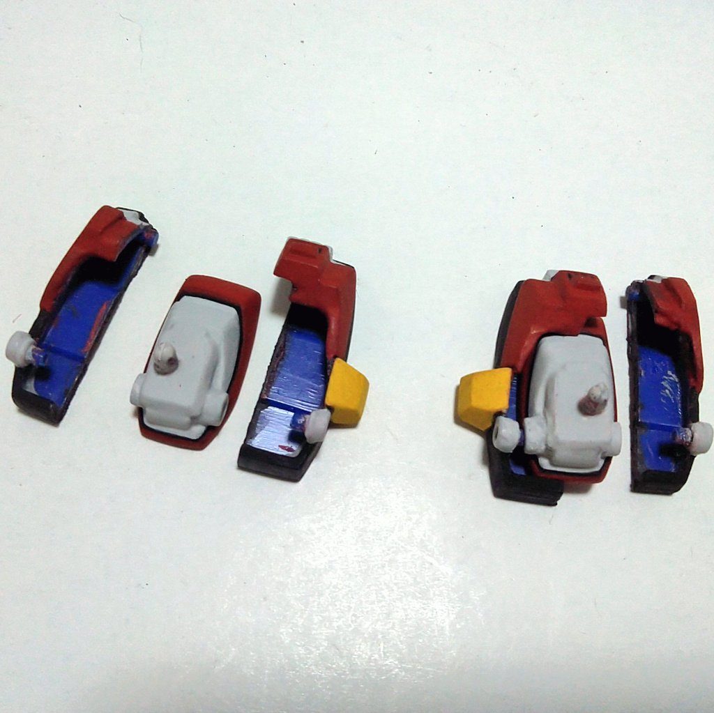 ※2021年4月追記。足首アーマーをスネのデザインを混ぜた形状に変更しました。色あい的にスネの赤を入れたかったので。