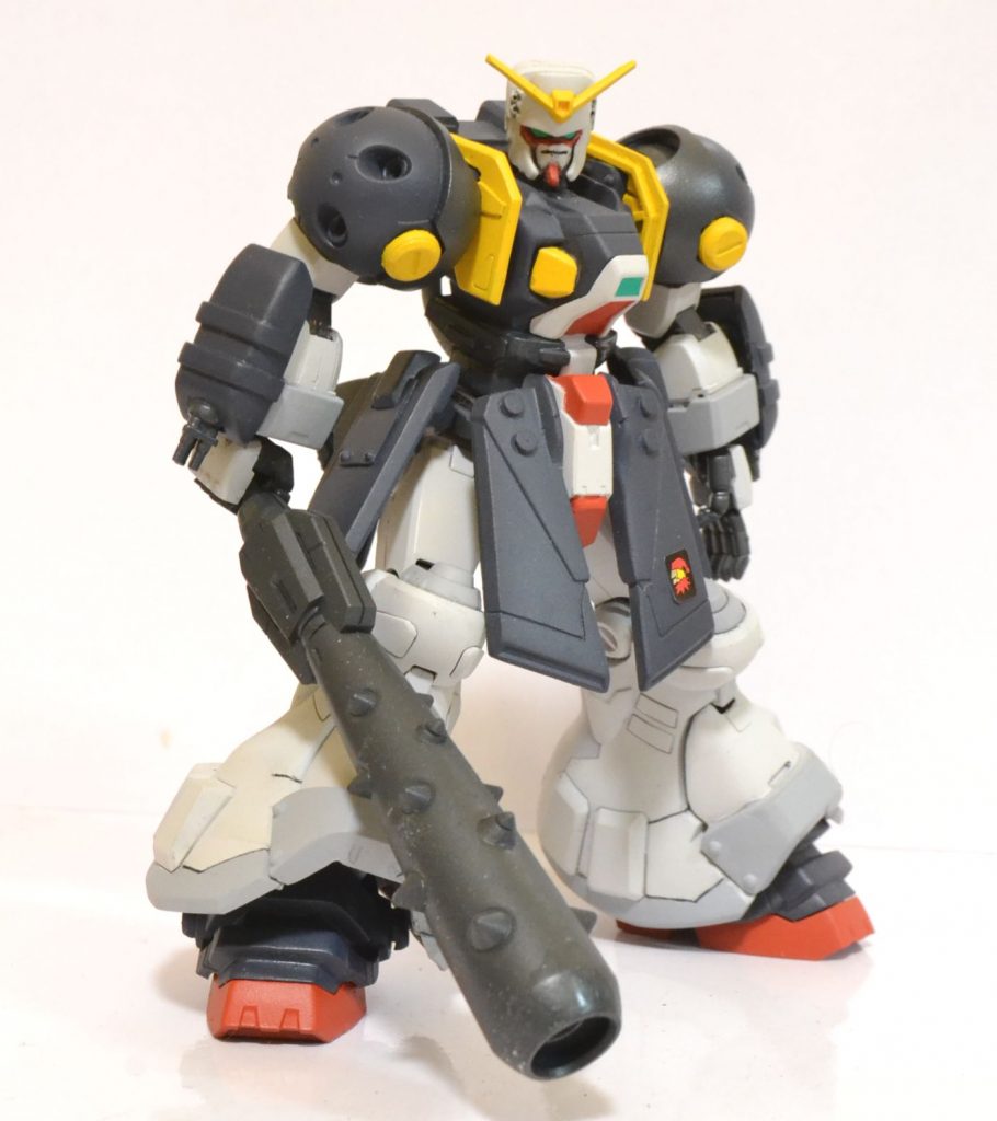 腕はAGE1タイタスで腰から下がGP羅刹天です。ボルトガンダムのリアスカートを2分割してフロントアーマーにしたところが今回のお気に入りポイントです。近藤版風になりましたが、腰の長さを決めるのが一番苦労しました。