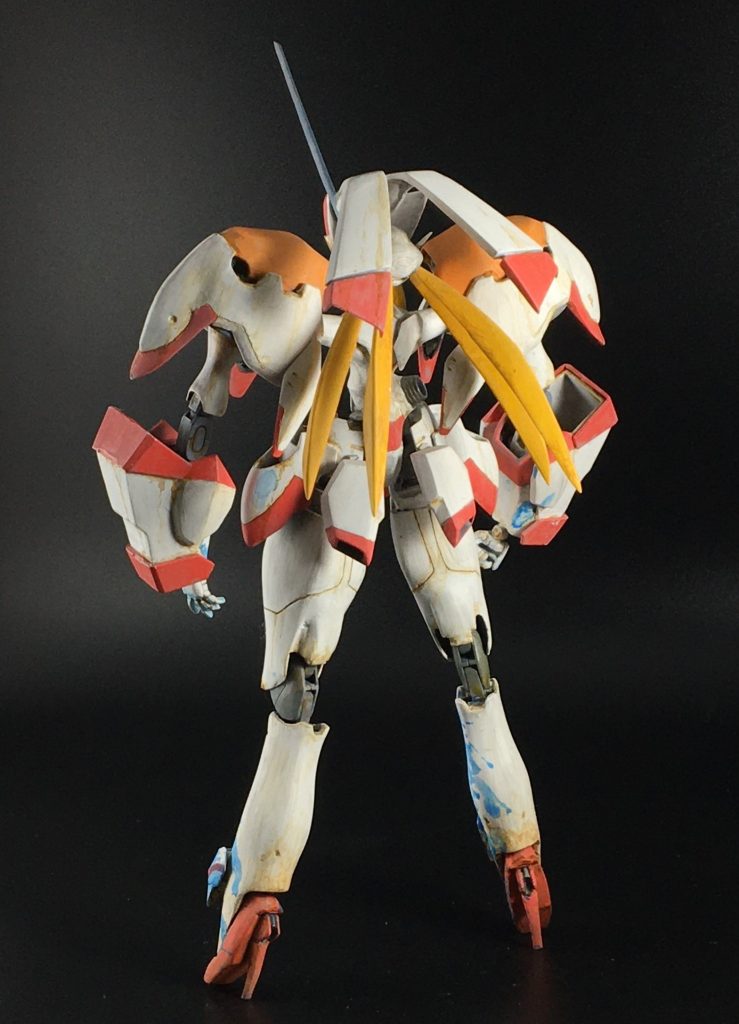 全高設定が判明しないのでスケールも釈然としないんですが、ガンプラでいうなら一年戦争のMGサイズでしょうか。18年冬のアニメ放映当時、ふと“アレとアレのパーツを組み合わせたらミキシングできるかも？”と閃いたのが製作のきっかけです。設定画に忠実でキュートな造形はROBOT魂などがありますが、こちらは(特に第1クールあたりの)劇中イメージを重視してみました。スタンドなしで自立します。