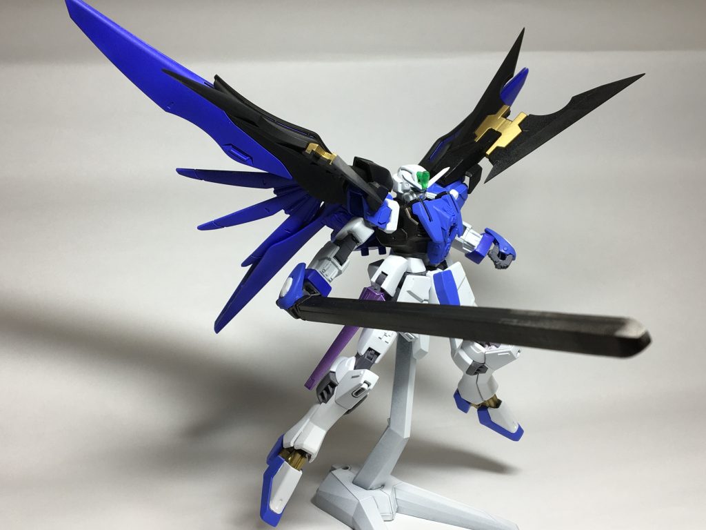 メイン武装2ソードメイスバルバトスルプスのソードメイスより太刀っぽいデザインに。チーム発足時にリアルタイムで放映していたのが鉄血のオルフェンズでありメイスに関する様々なネタ話があったため武装に採用しました。