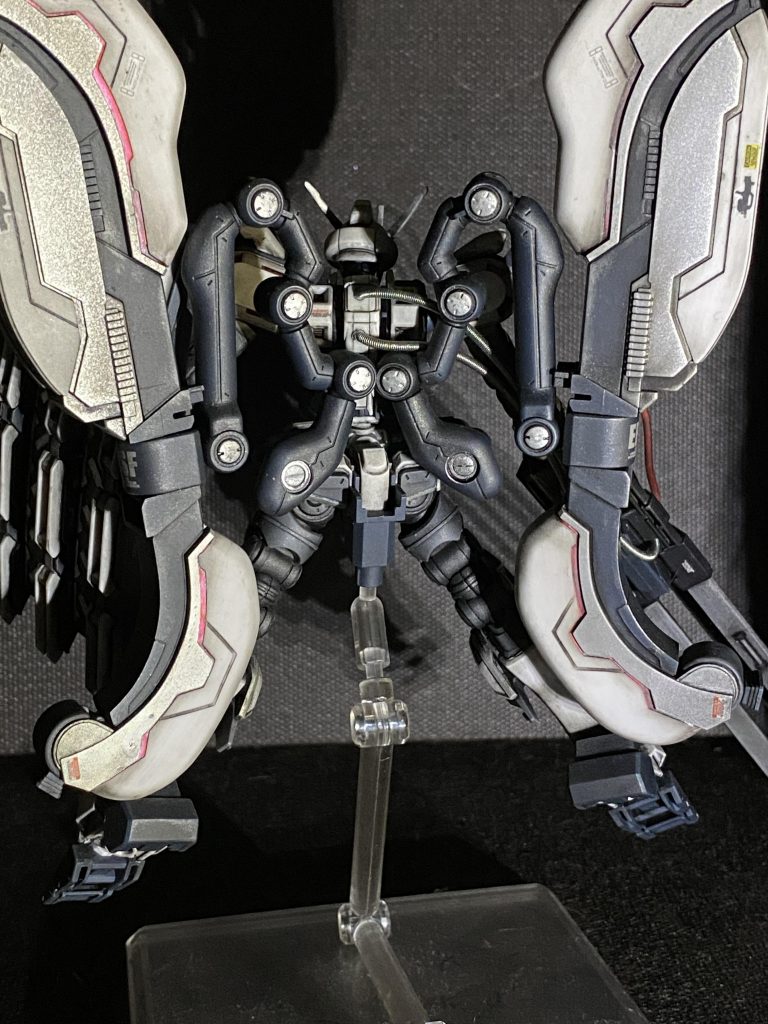 HGのくせに何かすごく時間かかりました。笑ポイントの塗り分けはフォーアーティストマーカー
