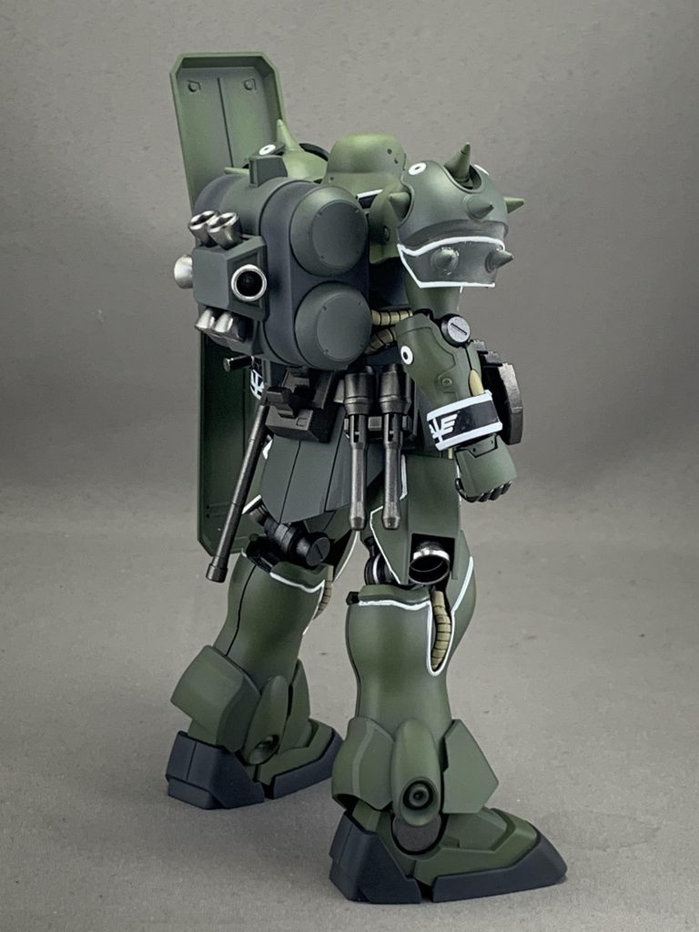 くるぶしのスラスターは面倒になって塗り分けやめました。今回はスラスターの内側は塗り分けしてません。ガイアノーツのステンレスシルバーがお気に入りです