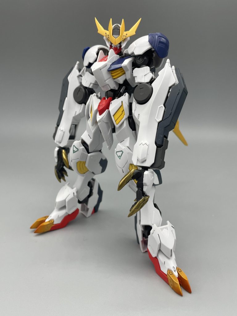 正面側カメラ・各所のマークは銀と緑を約1:1で調色したエナメルで塗装・墨入れしました。いい感じの発色になったので気に入ってます。