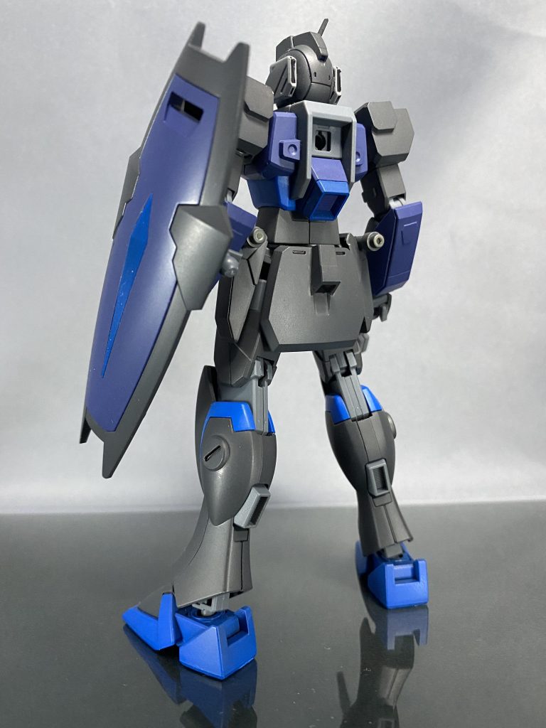 ダガーL本体はプロポーションの変更は施していませんが、増加装甲取り付け部位に磁石を仕込んでいます。カラーリングはデュエルダガーをリスペクトした配色にしてみました。