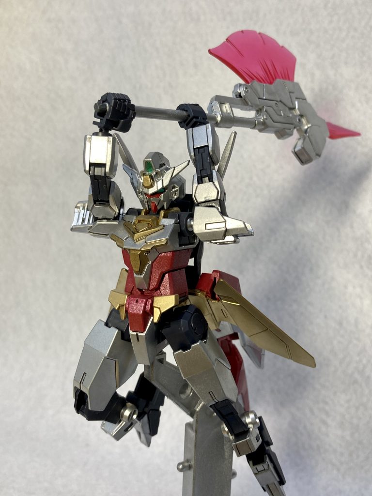 コアガンダムの出力では厳しいため、ビームアックス展開は切り札。