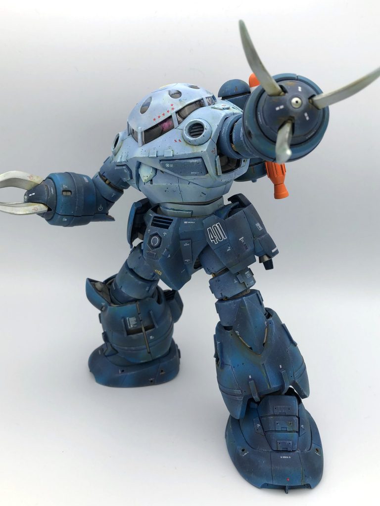 MSM-07 開発経緯 ジオン軍は、第二次降下作戦で制圧したキャルフォルニアベースにおいて鹵獲した地球連邦軍の潜水艦をベースに、MS運用ができるように改修した「ユーコン級潜水艦」を進水。それと同時に開戦前からサイド3の海洋バンチで開発されていた水中運用可能なMSを配備して、潜水母艦と水陸両用MSという組み合わせの海洋機動部隊が誕生した。ジオン軍は、地表の7割を占める海洋を制することは、地上を制することと信じて疑わなかったために、その後小さくないリソースを割き水陸両用MSの開発を行っていくことになる。