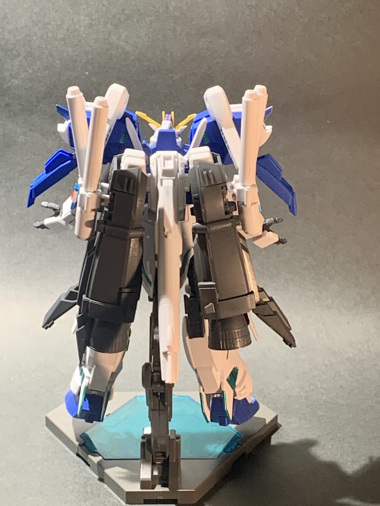 バックパックはオリジナルのまま、ここは素組状態、すいません手を抜きました。