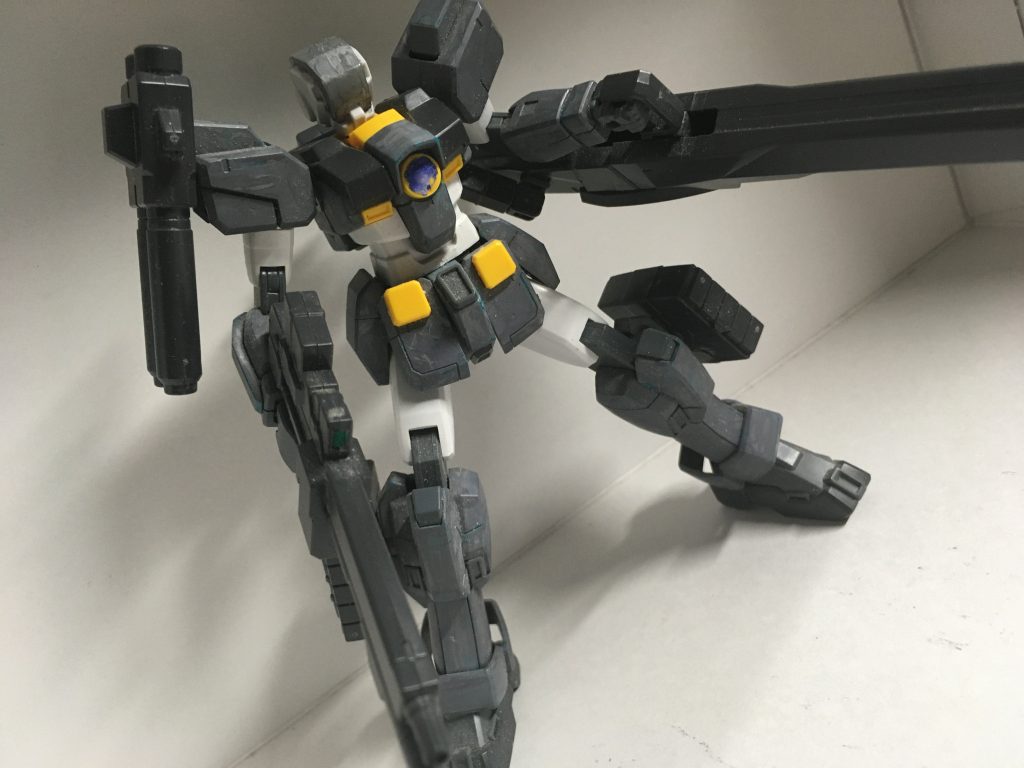 レオパルドの簡易量産機も作成しました。ダヴィンチのカラー、頭部の変更のみです。それだけでも量産機に見えてきます。