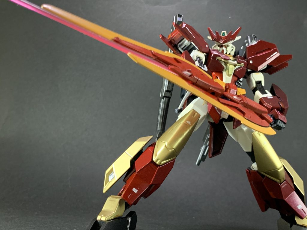 フェニックスブレイド合体して大剣にもなる二振りの長剣。常にヒート部が赤熱している。