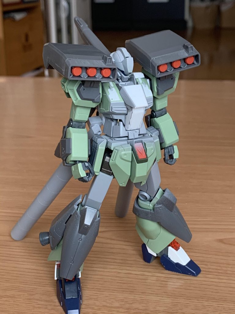 首・腰・脚を適当に延長して全身に筋彫り