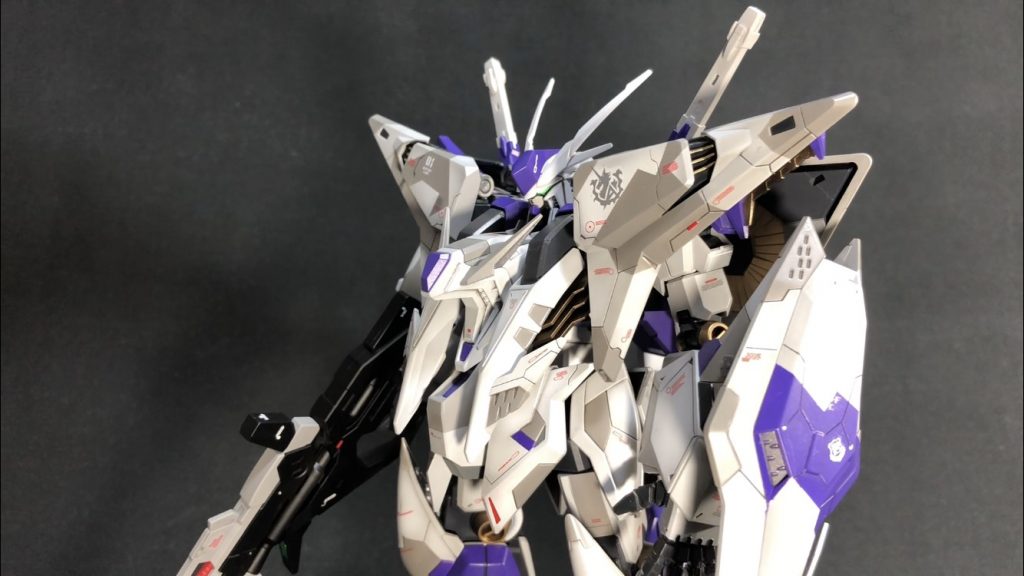 肩の塗装はスプリッター迷彩にしてみました。シールドと合わせたデザインになってます。