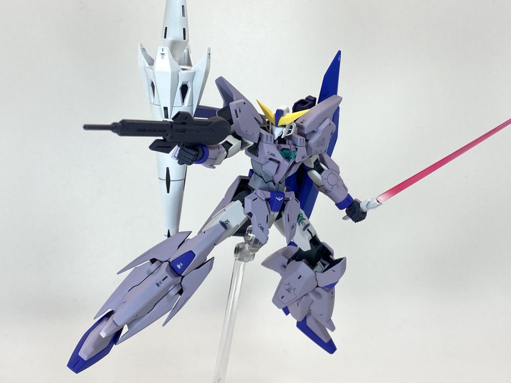 アーマー装備時は長銃身のビームライフルを使用。ビームサーベルも引き続き使用できる。