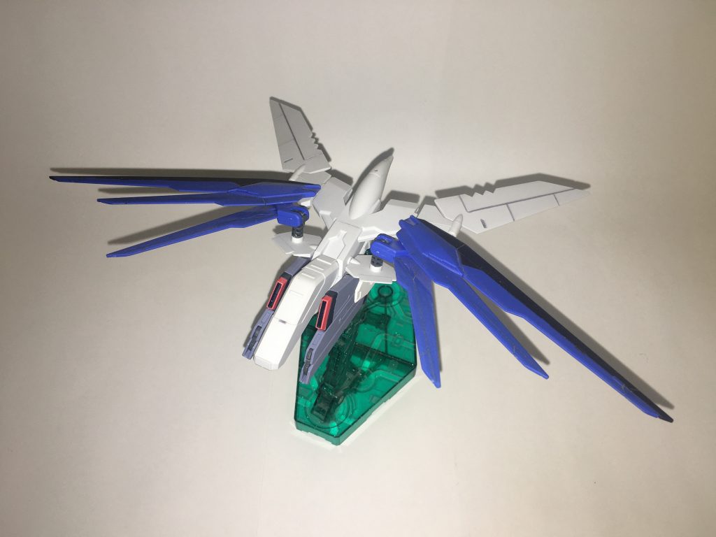 フェニックスブースター、背面。後方には修理機能を持ち、自分や仲間の機体を修理できる。