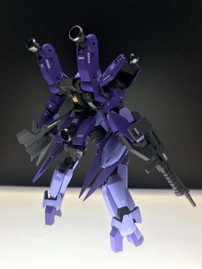 プレバンでもガエリオ機が売ってましたが、やっぱマクギリス機買って塗り替えて正解w