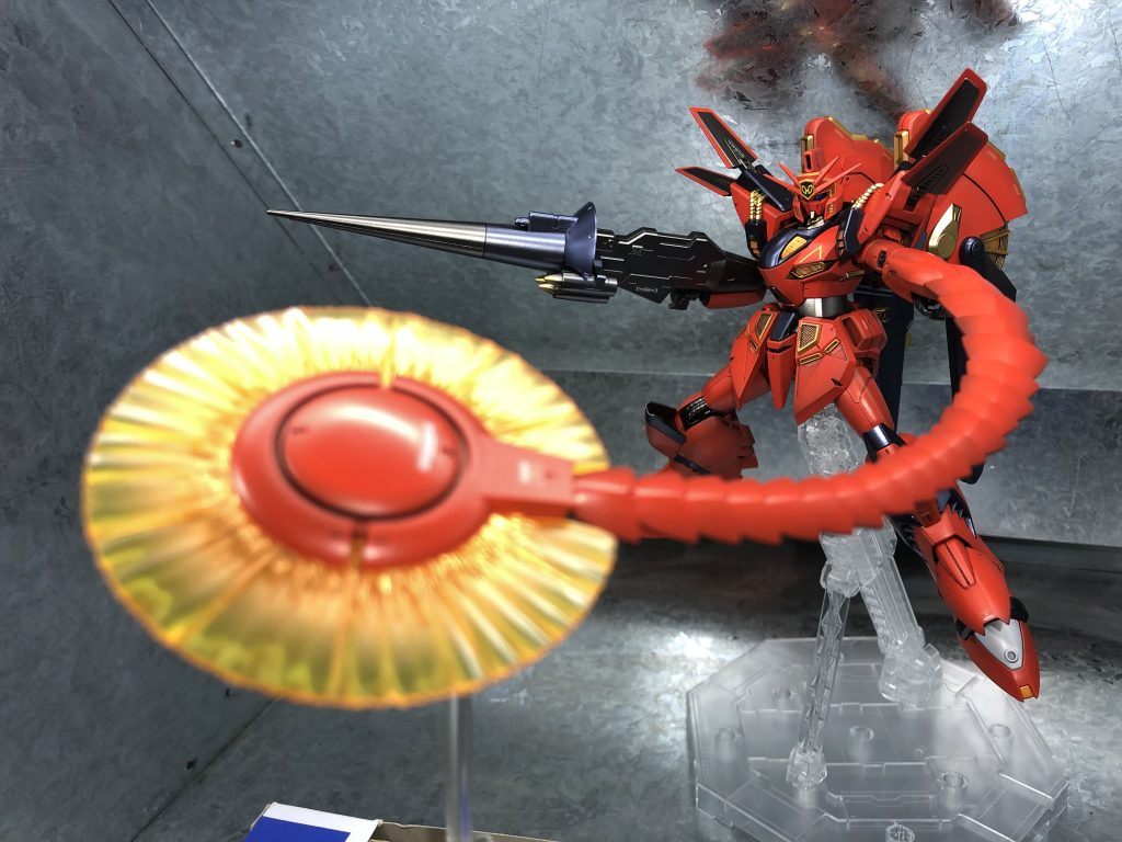 スネークハンドは思いの外動かしづらくて、撮影が大変でした