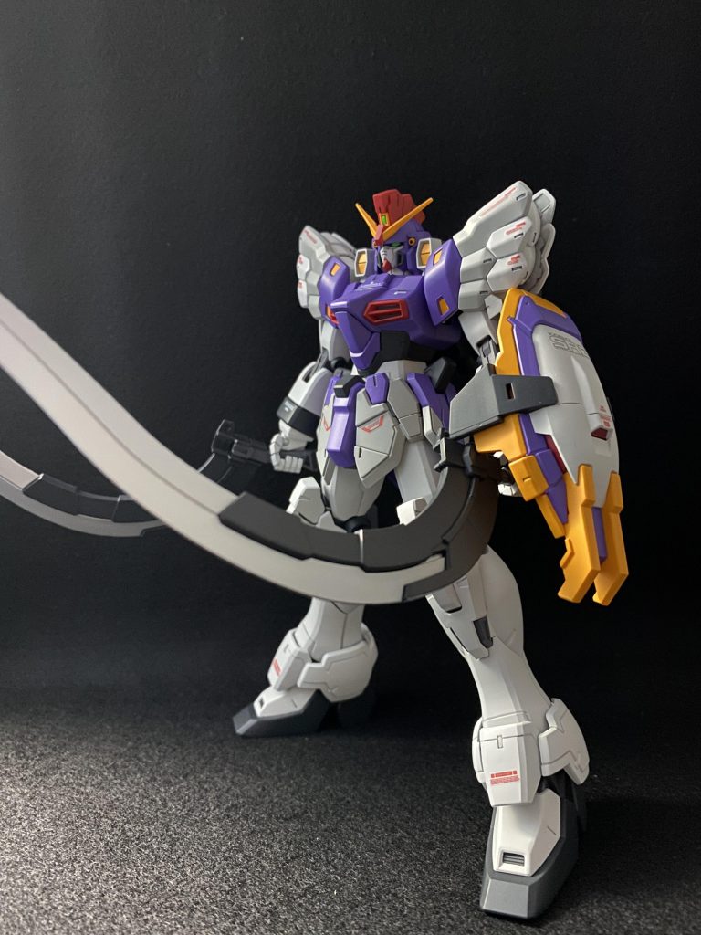 シールドもカッコいい。OVAでは使ってなかったけど。