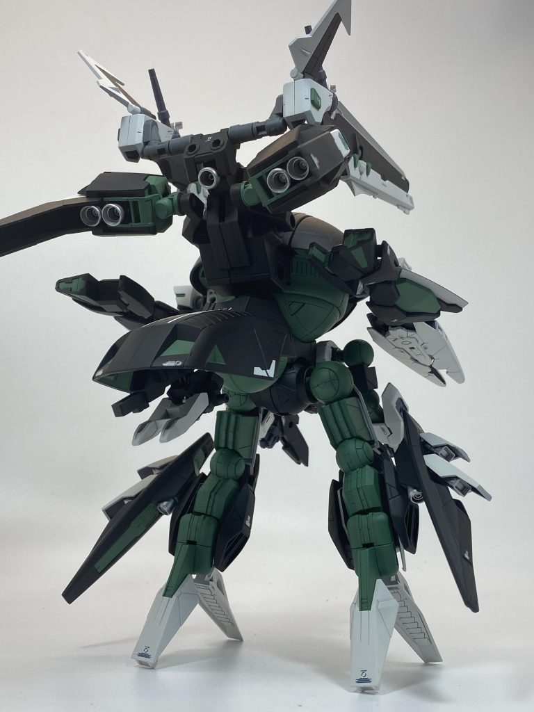 プラネッツシステムに対応しており、専用のプルートアーマーを装備している。名前のP9(ピーナイン)は冥王星と太陽系の9番目の星であることに由来する。機体各部にアーマーが装着され、防御力、推進力が強化されたほか、背部にはノワールストライカーを改造したプルートウェポンズが装備され火力が大幅に向上した。内部にはコアガンダムメイが秘匿されている。