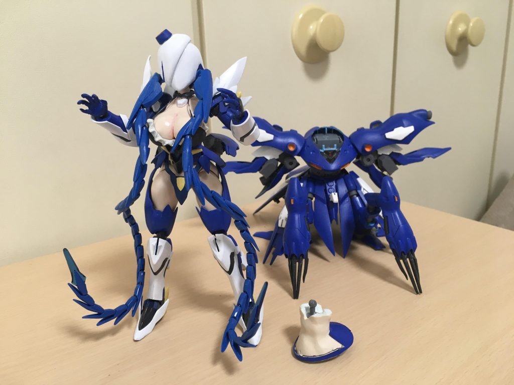 胴体部分をお湯まるとレジンで複製して新造しました。なのでハイゴックの接合部がガバいです。