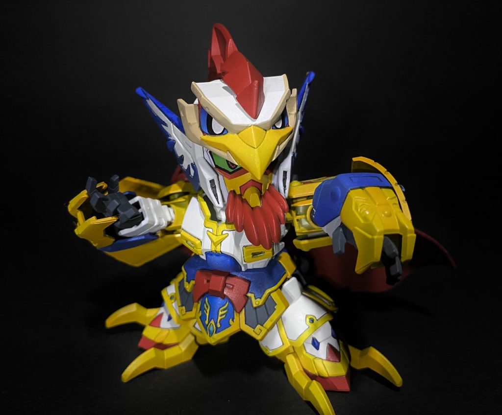 アゴを引いたこの角度、瞳の下の赤い虹彩だけ見えると怒った表情に見えるかも。