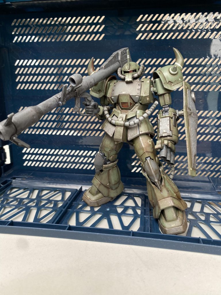 塗装後、焼鉄色でスポンジチッピングしリアルタッチマーカーブラウンでウェザリングしました。