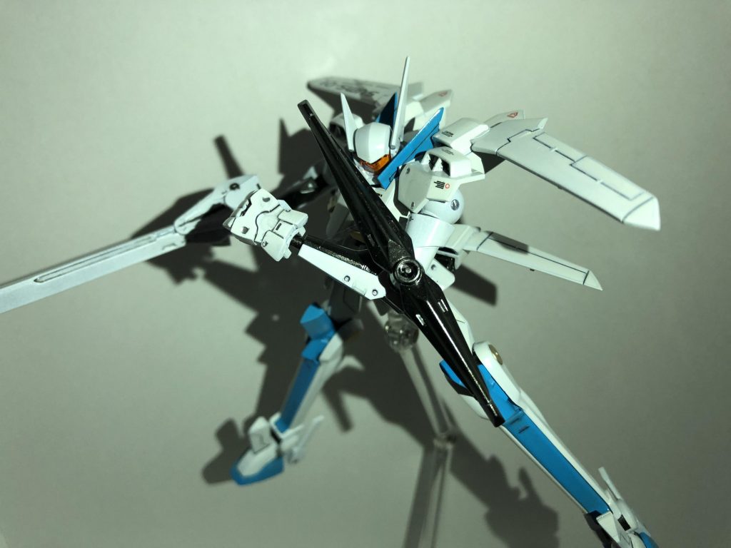 ディフェンスロッドでの防御実弾射撃が少ないOO世界で受け止めるではなく弾き受け流す形での防御は理にかなってるし好き