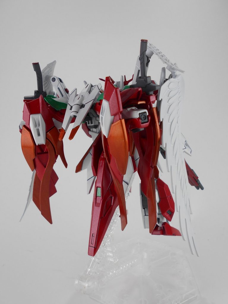 サンゼーオガンダム・背面。ウィングバインダーだけに機動力を頼らせないよう、バーニアを増加しています。