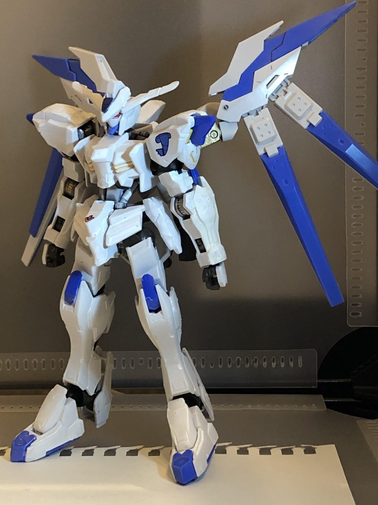 斜めから。フィンファンネルの色合いと大きさが好きです。