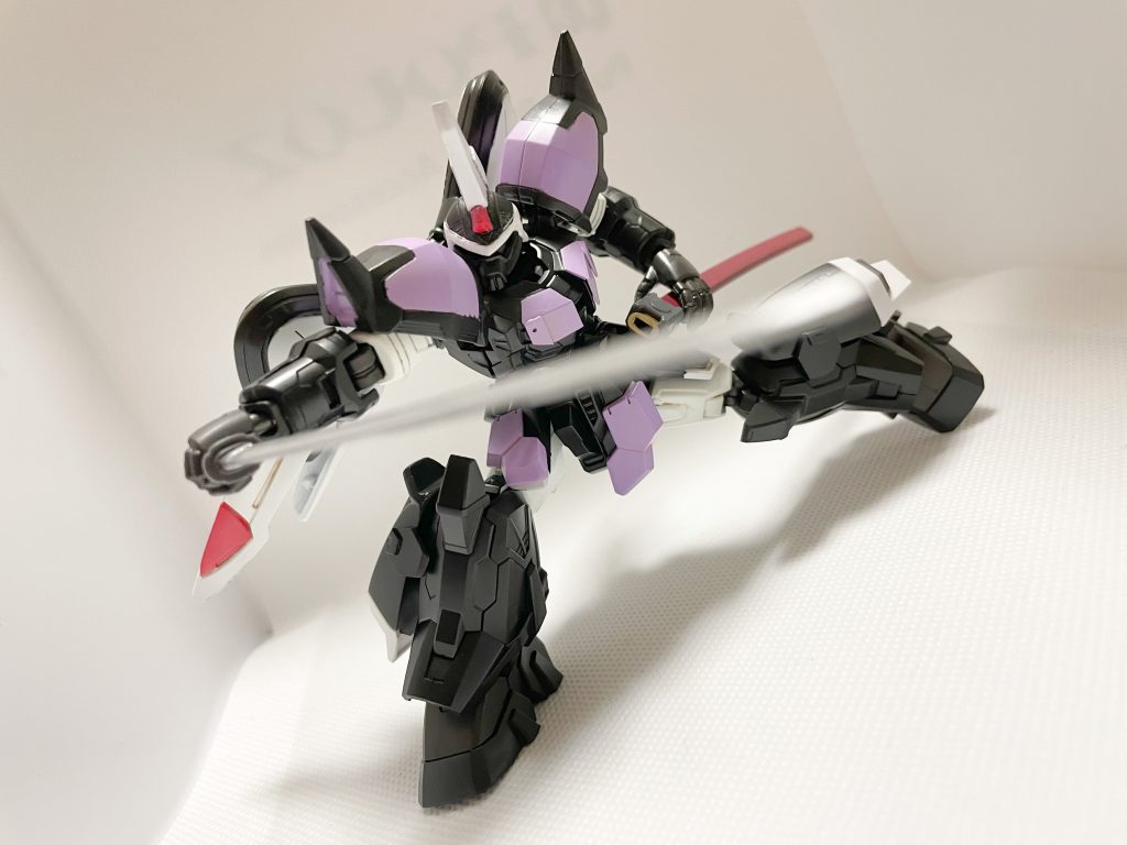 刀はコトブキヤの日本刀を持ち手を削って持たせています。