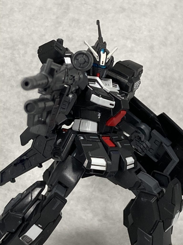 ライフルの方はノーマルの物にシステムウェポンのパーツを追加していますシールドはHG試作1号機のものをぽん付けしてます