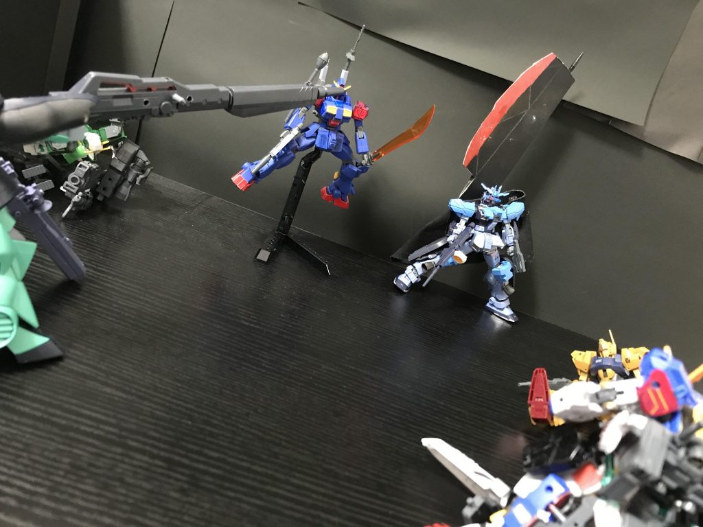 ペイルライダーd.d.d「ツッ!」ストカス「あっ!」ディジェ「くらぇー!」