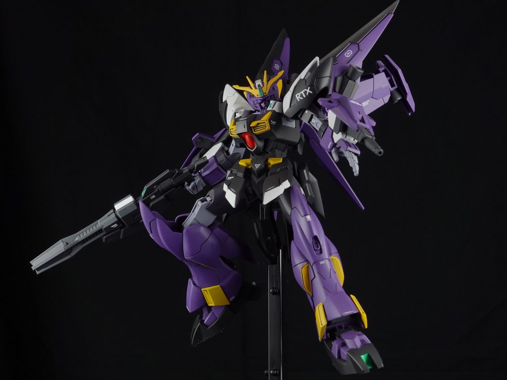 全体的にヒュッケのパチ物感になるようカラーリングも完コピせず色んな型式を混ぜこぜした感じで製作しました。