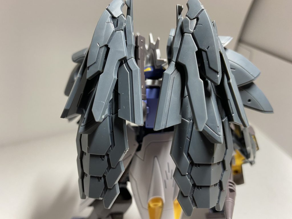 バックパックのシールドを龍の頭に変更して、シールド兼攻撃のユニットに。