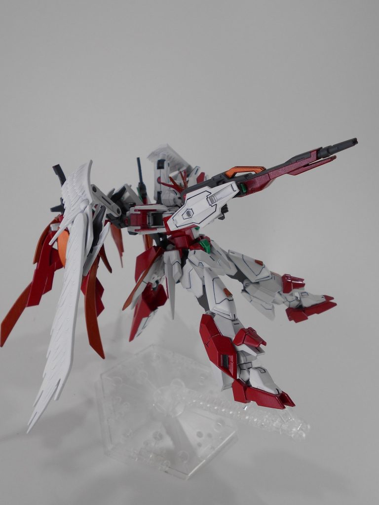 ツインバスターライフル。シールドと連結することで、チャージバスターライフルを撃つことが出来たり、出力を絞りピットをシールドに装備すればスナイパーライフルとして使用も可能です。「アースリィ」のチャージビームライフル、「ユーラヴェン」のスナイパービームライフル、「ヴィートルー」の高火力の原点の武装という設定です。