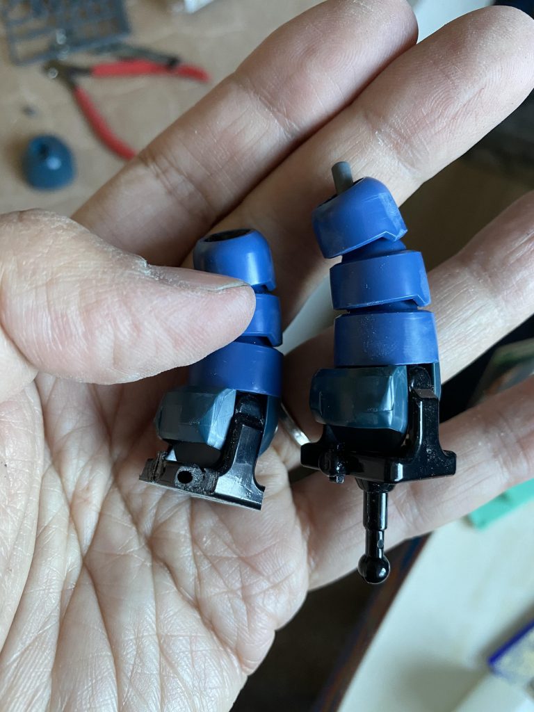 ズゴックからもぎ取った膝。