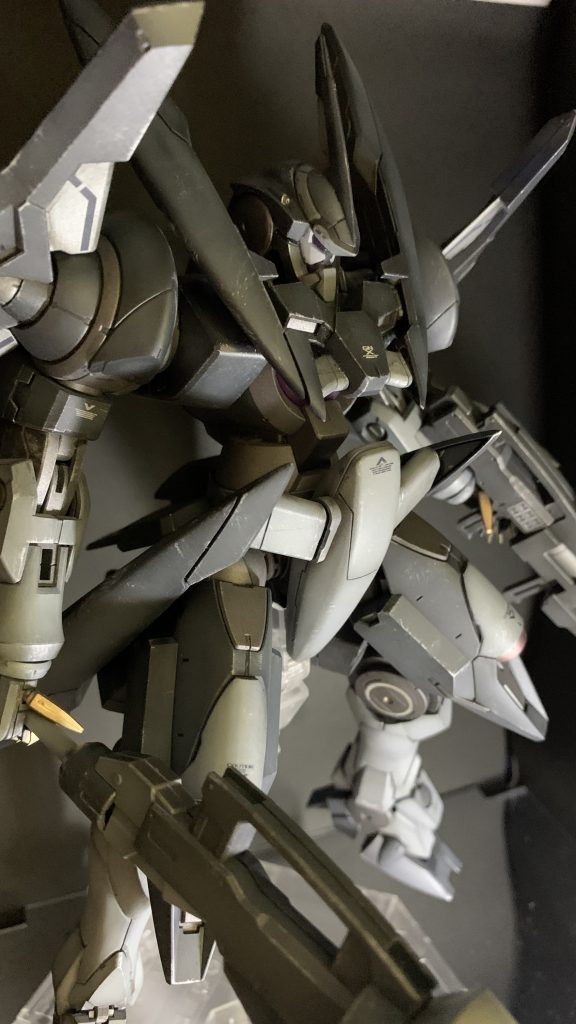 汚し後、ウォッシングとチッピングでなかなか疲労感が出て戦い続ける一般機っぽくなったんじゃないでしょうか。