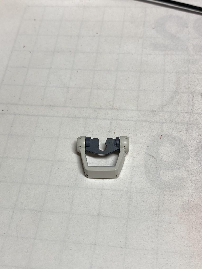 アンクルガードがスネにくっ付いてるのは構造的に許せないので、こんなのを作って関節に挟み込んでます。