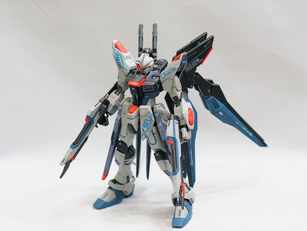 キット自体は古い部類に入りますがプロポーションなどは良かったので派手な改造はせず、基本的な処理を丁寧にすることを心掛けて仕上げました。限定のマーキングシールは存在感ありすぎじゃないかと心配してましたが、貼ってみると杞憂に過ぎませんでした。