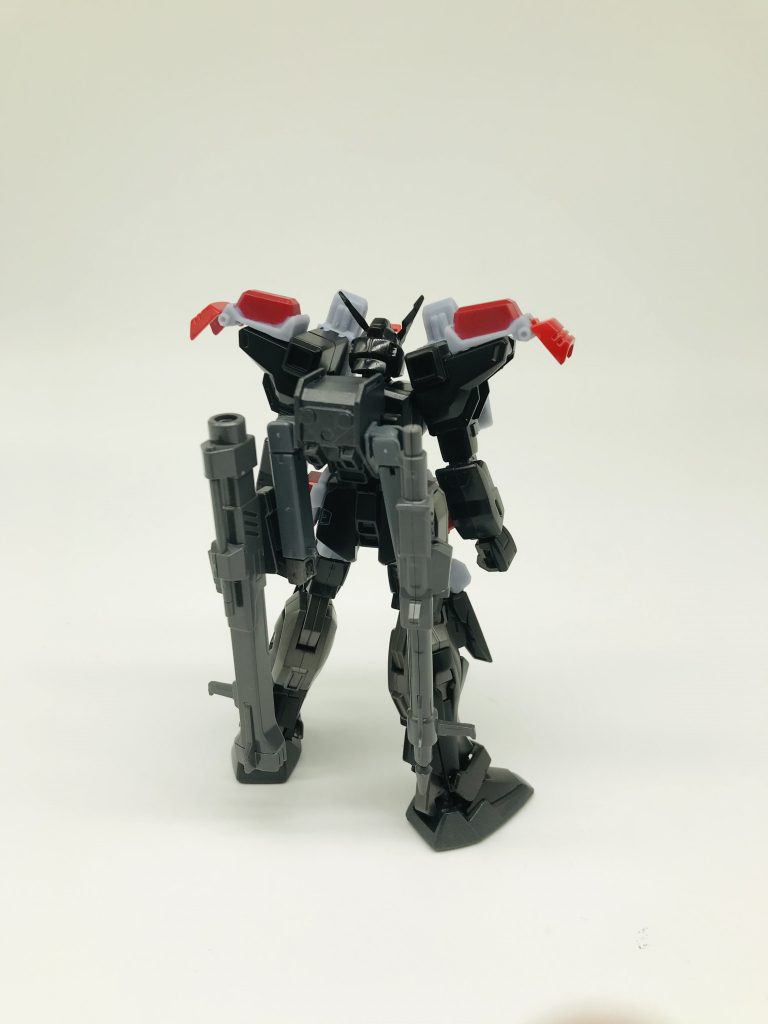 1/100だとバックパックに納得いかなかったためバスターを参考にしたバックパックを作成しました。ランチャーへの接続はパワードアームズパワーダーを使っています。